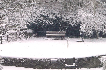 0902 Village bench in snow